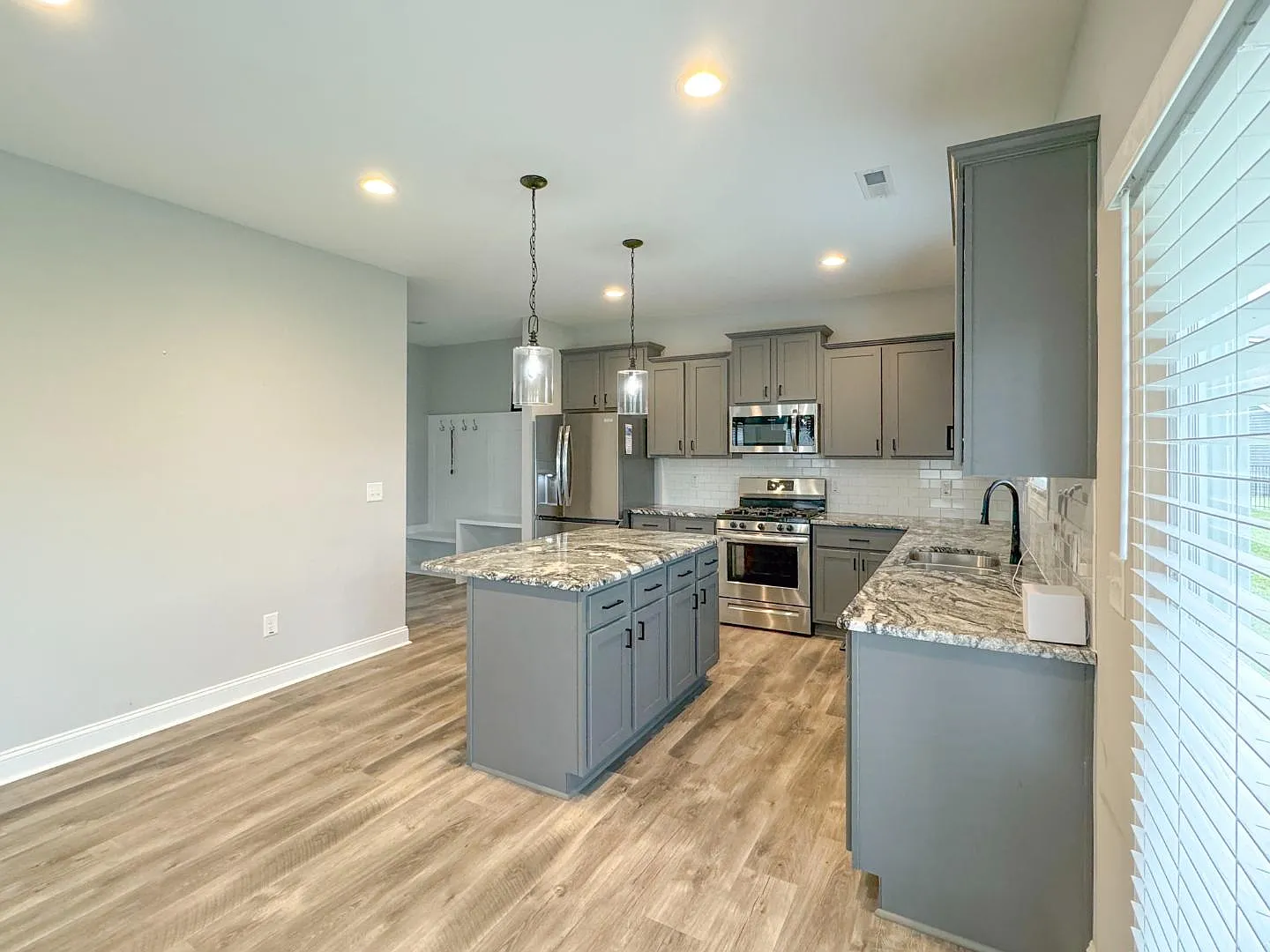 1833 Bluffside Dr — Photo 4