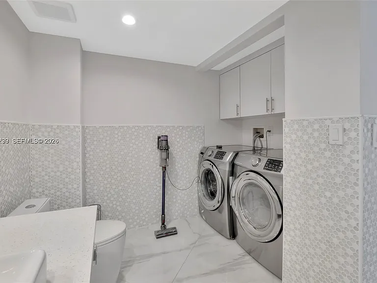 16425 Collins Ave #1612 — Photo 33