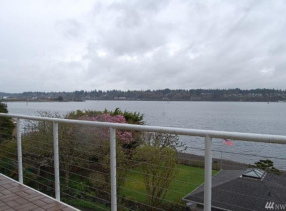 2nd image of 2203 Bayside Pl NE