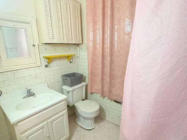 110 Manhattan Avenue image 3 of 4