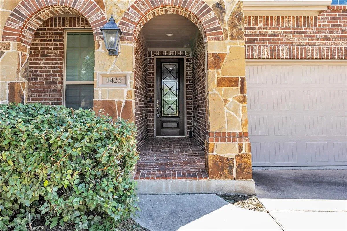 5 bed, 3.0 bath, 3095 sqft, $3,250 — Photo 4