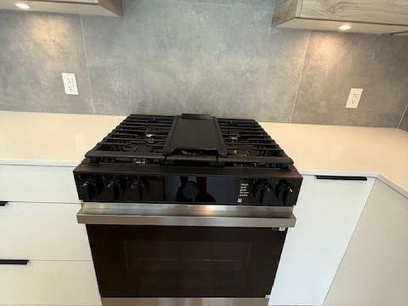 4th image of 30490 Cardinal Ave #512