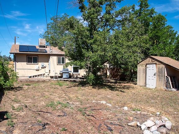 3rd image of 556 Pear St