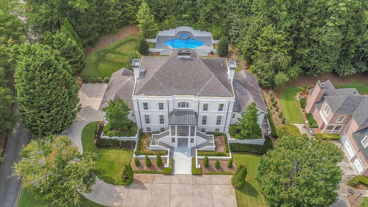 2195 Blackheath Trce