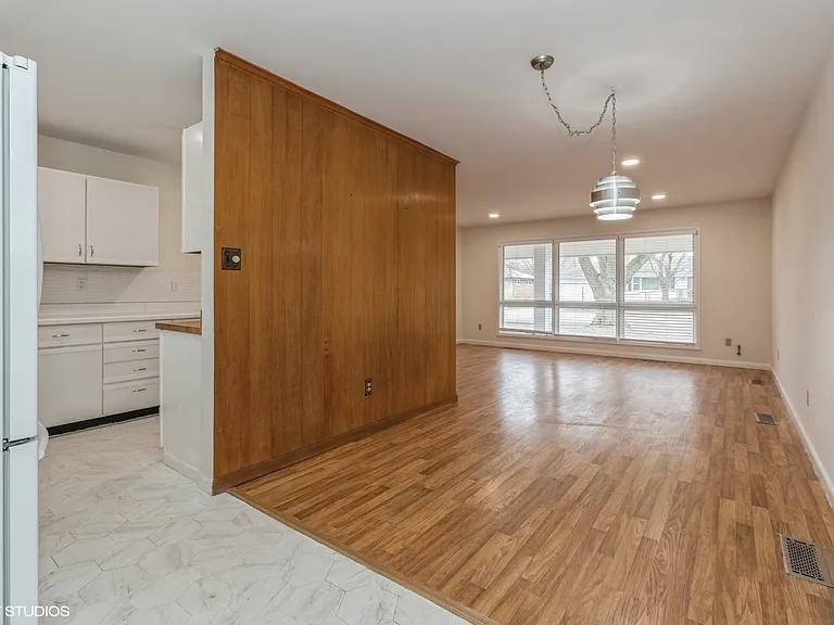 121 Belmont Ct — Photo 4