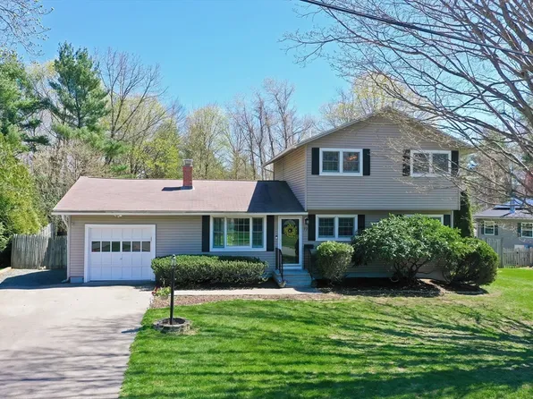 77 Regal St, Holliston, MA 01746