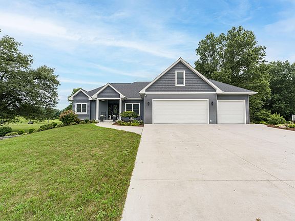 3rd image of 52039 Kern Dr