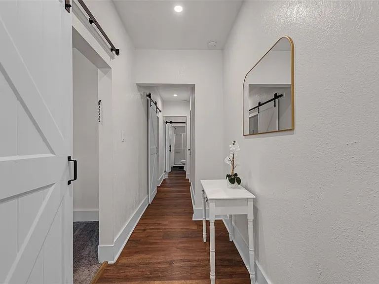 728 Johnson Ave — Photo 7
