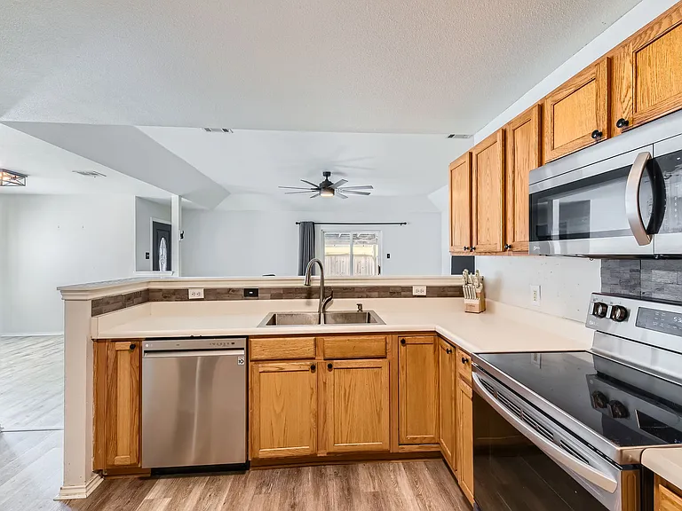 134 Bellair Dr — Photo 16