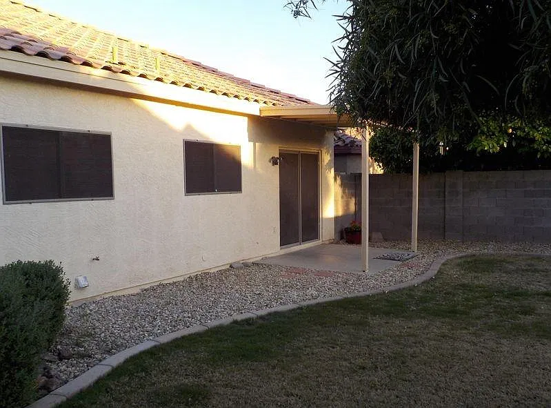 3 bed, 1378 sqft, $1,895 — Photo 2