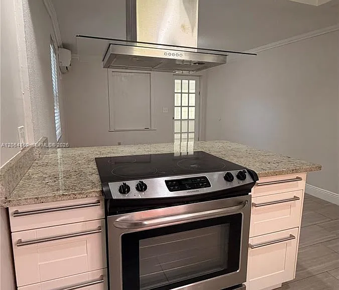 250 SW 7th St — Photo 13