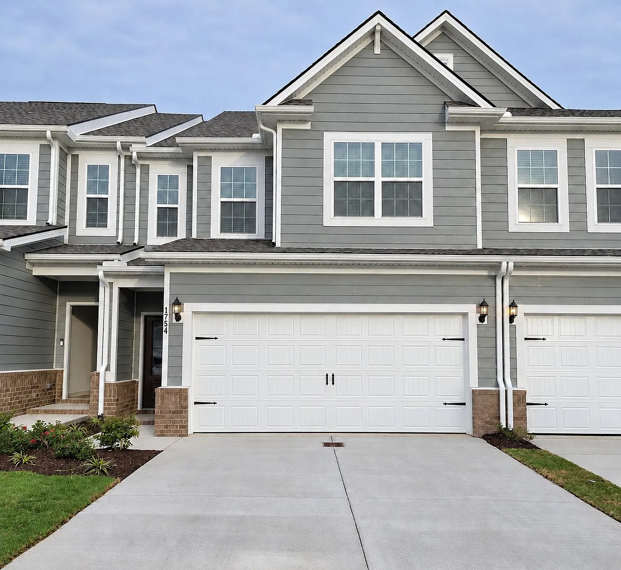 3 bed, 2.5 bath, 1673 sqft, $1,995 — Photo 1