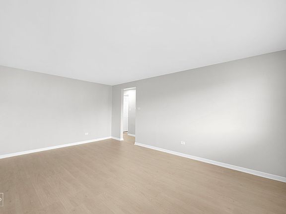 4th image of 6921 S Cornell Ave #3W