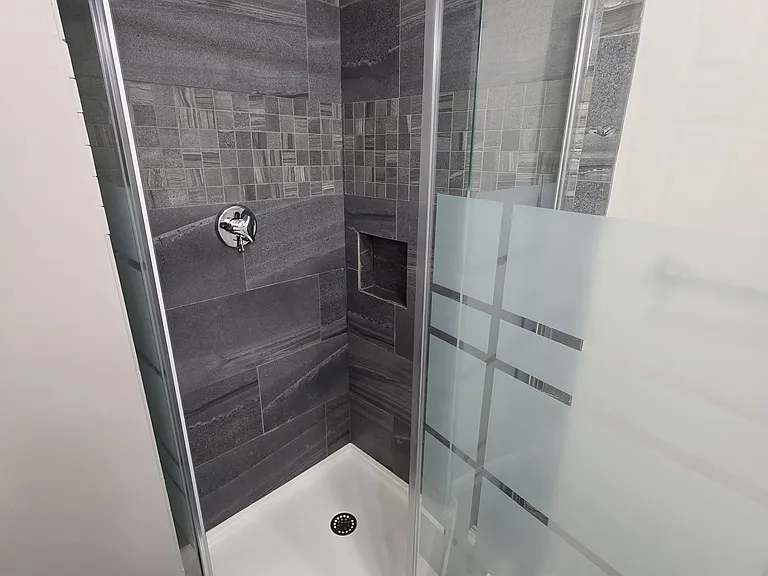 62 Seventh St 1stFlr 2B/2B EastProv! Hardwoods Fireplace! Laundry! — Photo 11