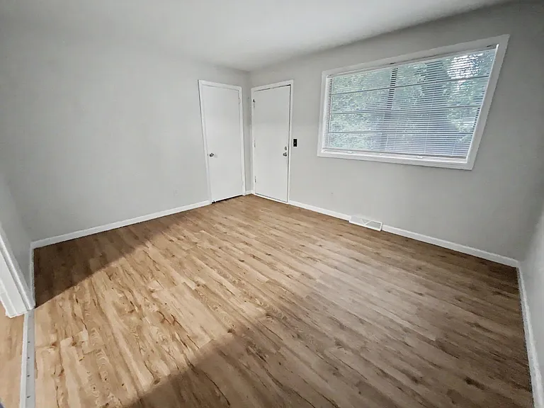 1813 Walker Ave — Photo 6