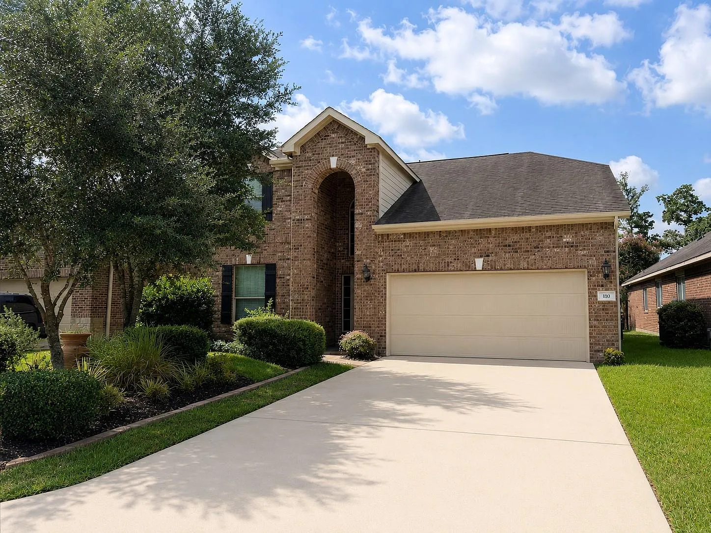 4 bed, 3.0 bath, 2882 sqft, $2,850 — Photo 1