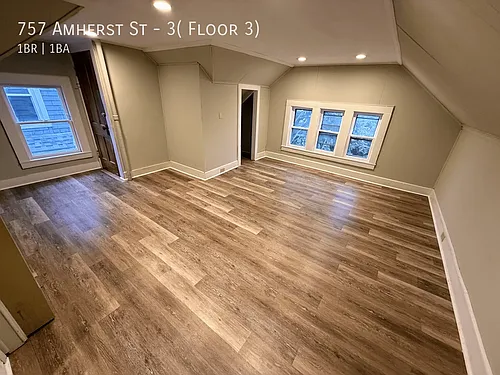 757 Amherst St Photo 1