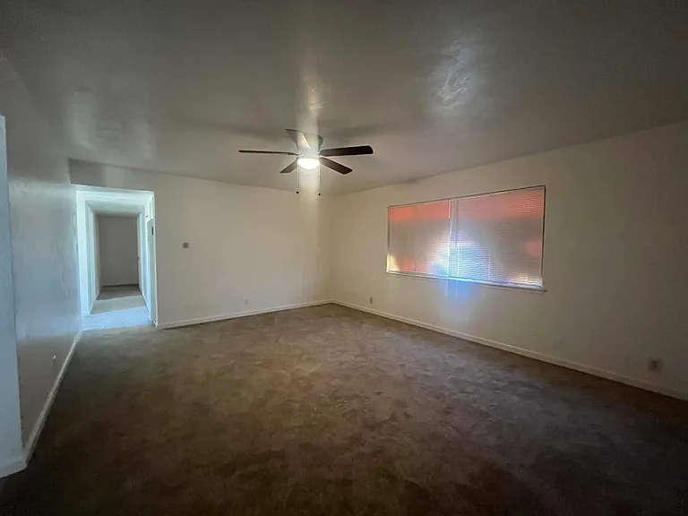 480 Iona Ave — Photo 12