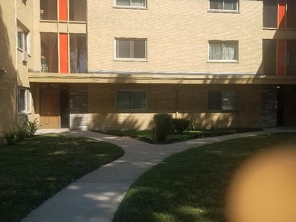 2nd image of 8343 S King Dr APT 2D