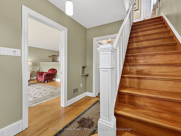 5th image of 32 Adelaide St