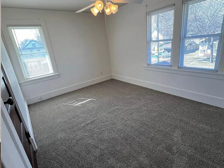 702 N Washington St — Photo 6