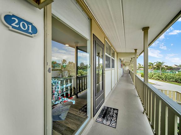 4th image of 1456 NE Ocean Blvd APT 7-201