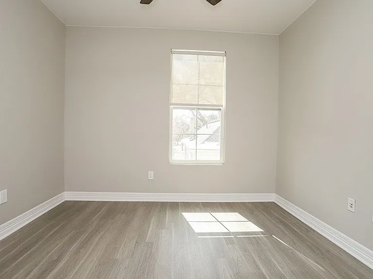 1721 Marion — Photo 34