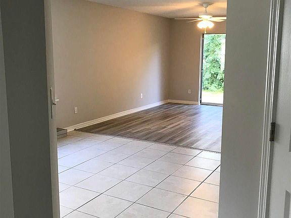 3rd image of 1065 Antigua Cir