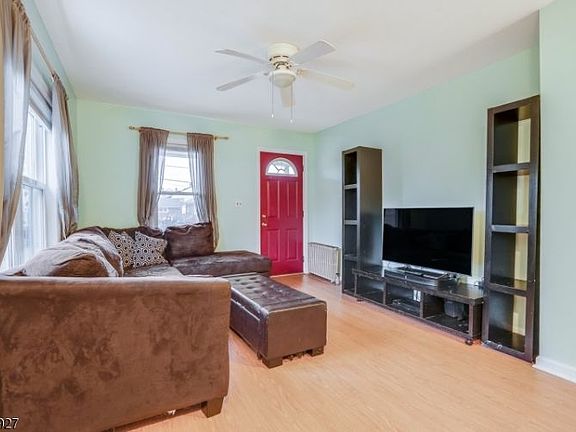 5th image of 1110 Saint John St