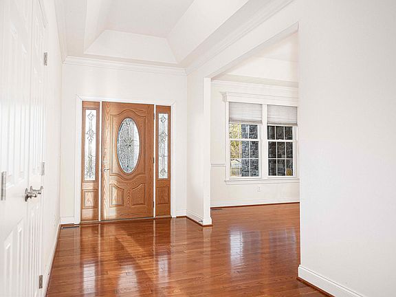 4th image of 2526 Bradfield Ave