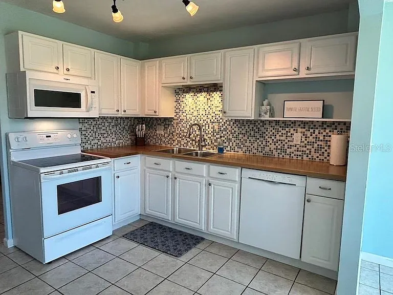 5095 Bay St NE #111 — Photo 3