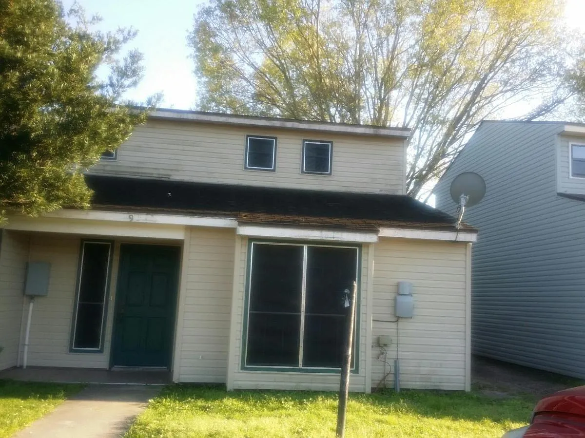 3 bed, 1400 sqft, $975 — Photo 1