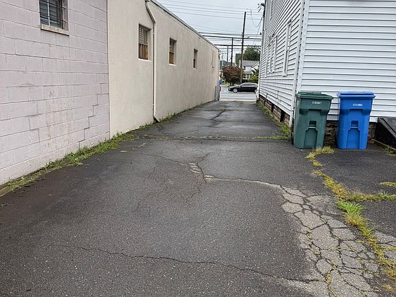 2nd image of 1019 Dixwell Avenue