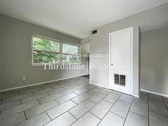 3rd image of 1437 W 26th St APT 4