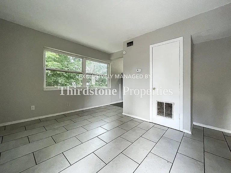 1437 W 26th St #4 — Photo 3