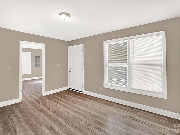 4th image of 319 Pryor St