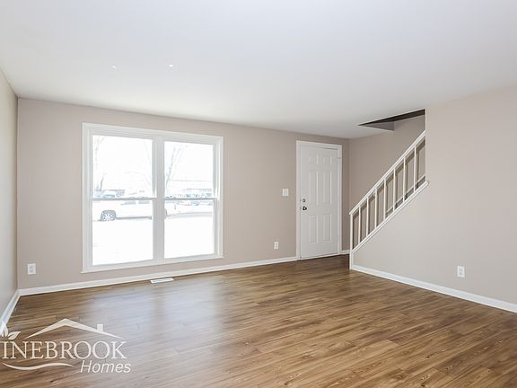3rd image of 5836 Gateway Dr