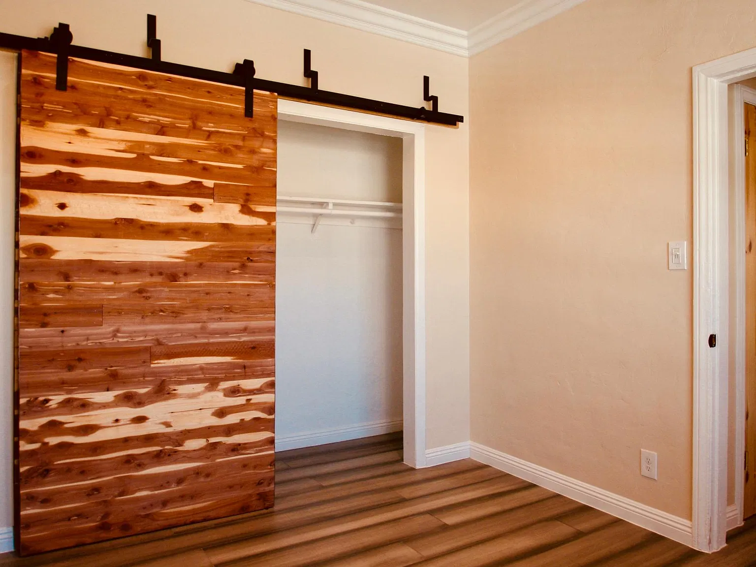 1 bed, 800 sqft, $2,100 — Photo 3