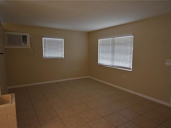 3rd image of 3172 Englewood Dr
