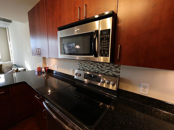 4th image of 711 Cosmopolitan Dr NE #Tl7