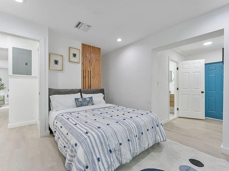 2629 SW 6th Ct — Photo 24