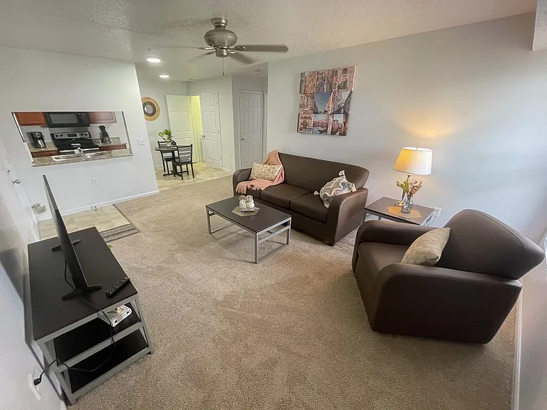 Westpoint Village Apt — Photo 9