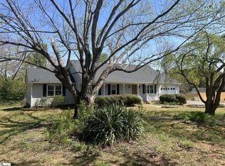 405 Cresthaven Dr, Boiling Springs, SC 29316