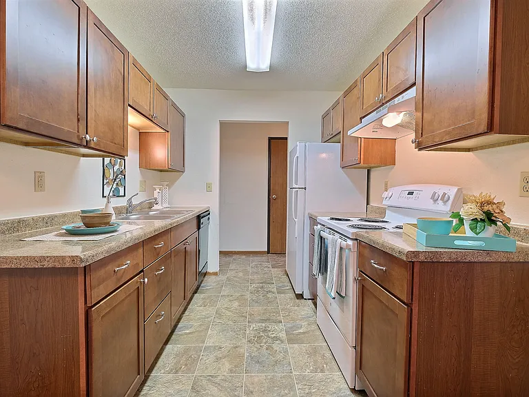 Fargo, ND Village West Apartments | Kitchen