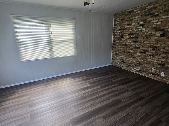 5th image of 203 Crystal Lake Dr