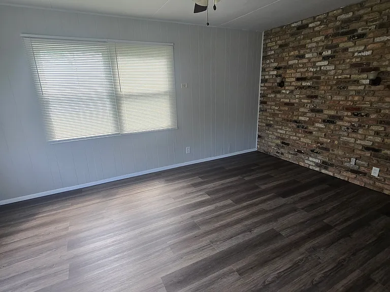 203 Crystal Lake Dr — Photo 5