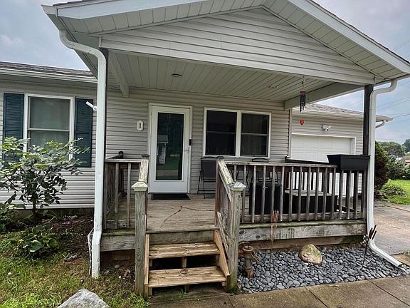 3rd image of 1 Hickory St