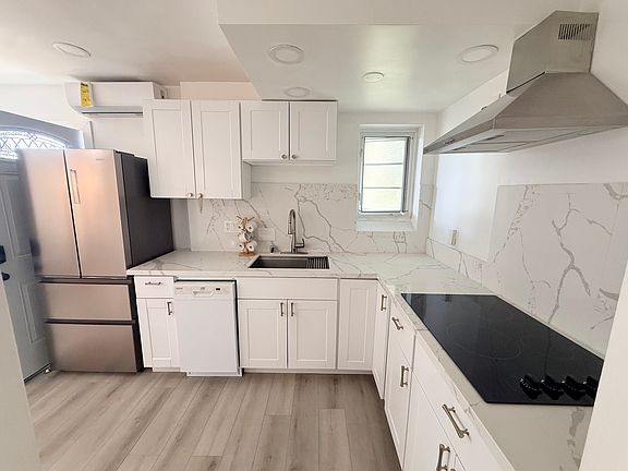 2nd image of 3035 Locust St