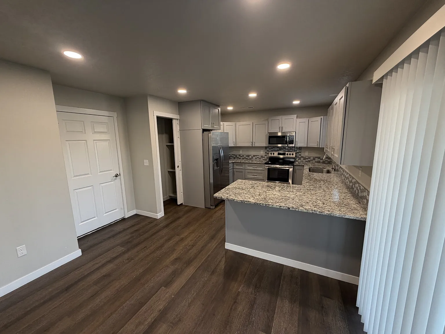 4 bed, 2276 sqft, $2,250 — Photo 3