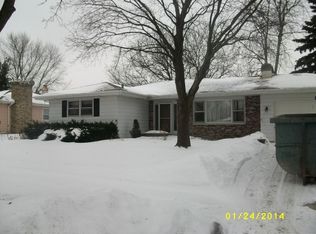 1260 Mallard Dr, Elgin, IL 60123